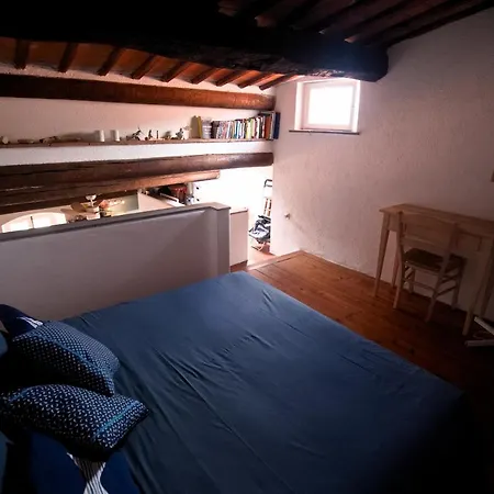 아파트 La Mansarda Nel Borgo Di