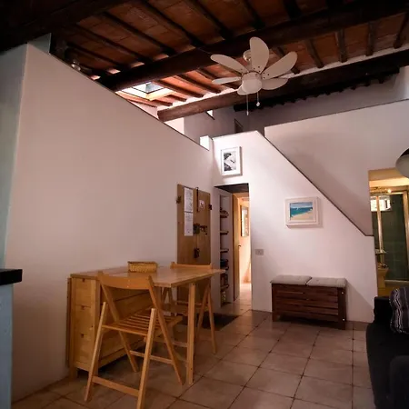 La Mansarda Nel Borgo Di 아파트