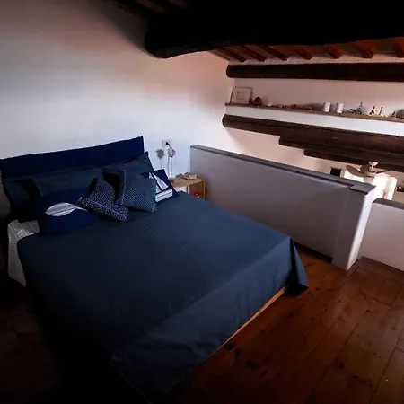 La Mansarda Nel Borgo Di 아파트 *