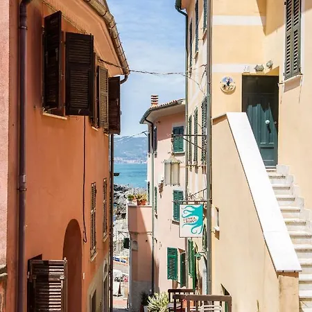 아파트 La Mansarda Nel Borgo Di 텔라로