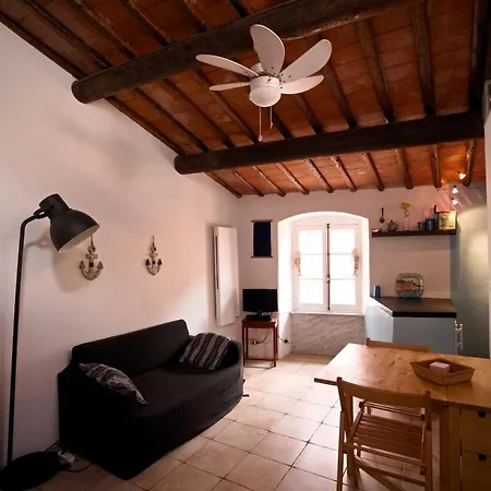 アパート La Mansarda Nel Borgo *