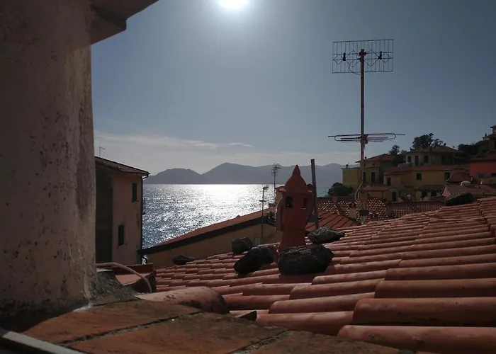 La Mansarda Nel Borgo Di Tellaro Апартаменты *